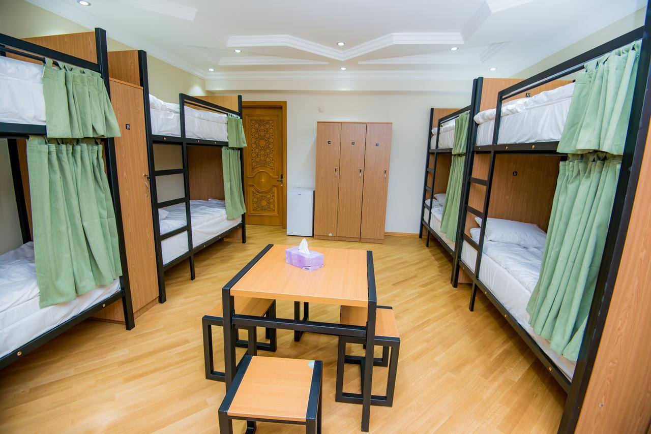 Feyu Hostel Baku Ngoại thất bức ảnh